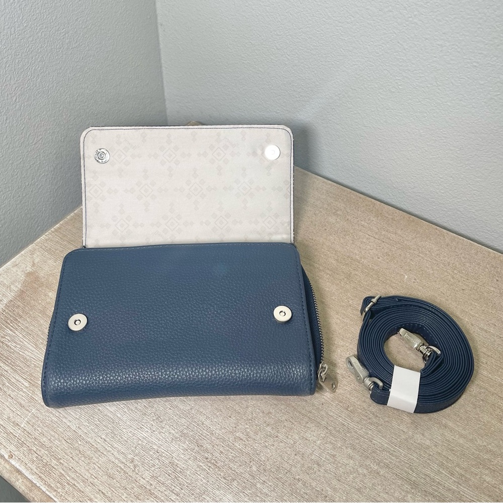 Thirty-One Inspired Crossbody Ltd. Navy and White Geometric Clutch Crossbody NWT - Picture 6 of 9